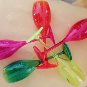 Bunte Sektflöten aus SAN-Kunststoff